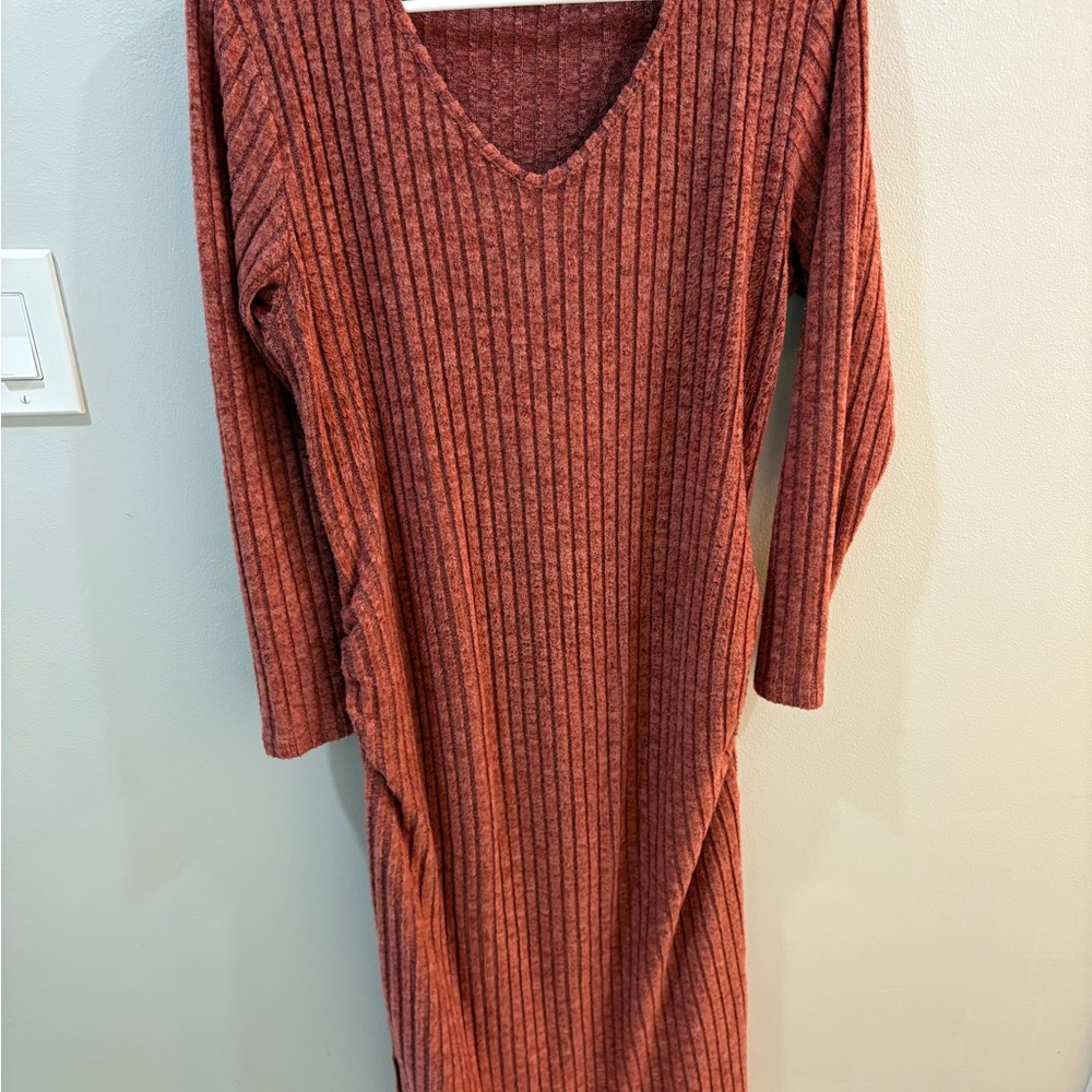 Elegant Rust Ribbed Knit Dress - Maternity